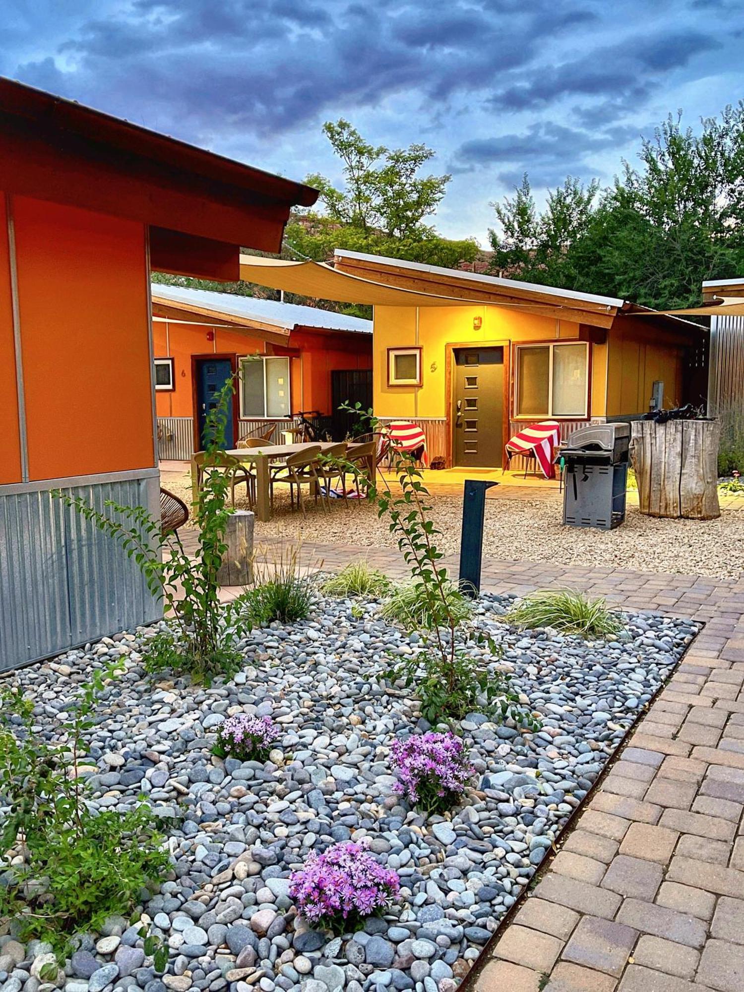 Downtown Kokopelli West 6 - Newly Remodeled Stylish Studio Moab Bagian luar foto