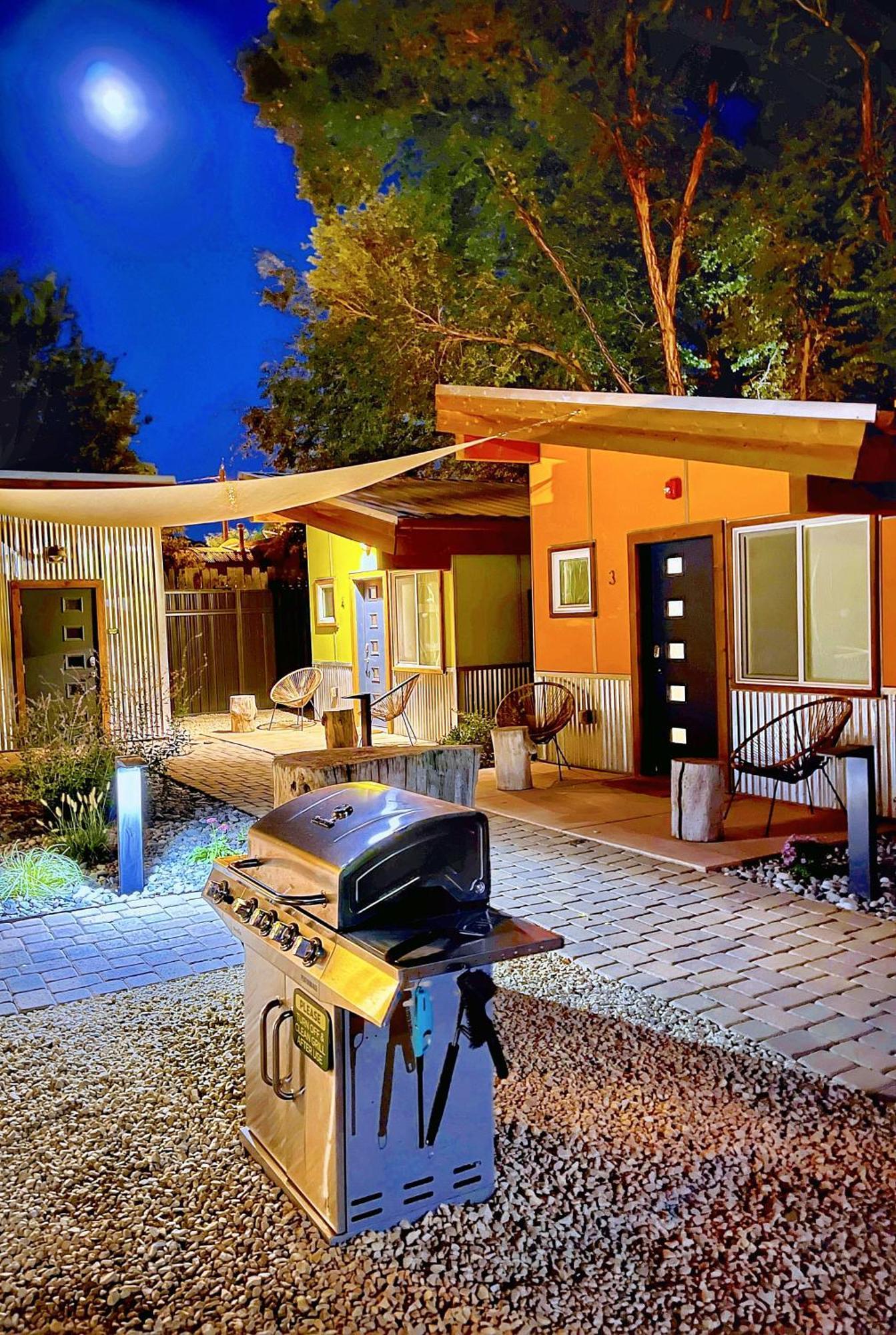 Downtown Kokopelli West 6 - Newly Remodeled Stylish Studio Moab Bagian luar foto